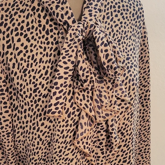 Ann Taylor Black and Tan Patterned Blouse - Picture 2 of 3